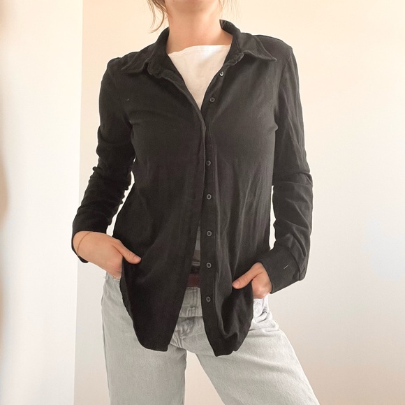 Gap Classic Black Button-Up Shirt - Women's Top - Picture 2 of 4